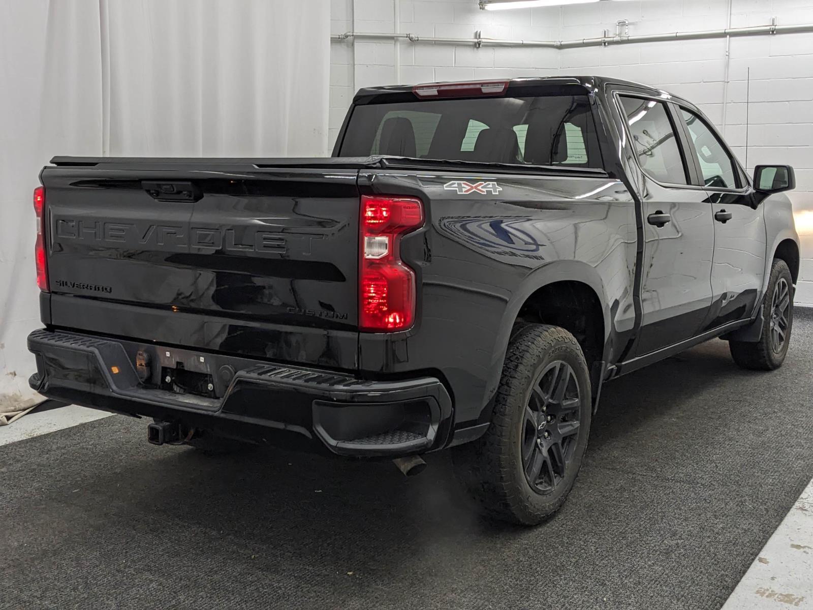 2023 Chevrolet Silverado 1500 Custom photo 3