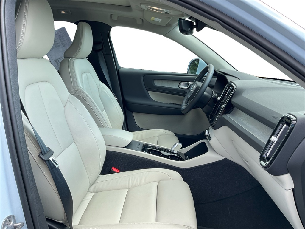 2024 Volvo XC40 Plus photo 22