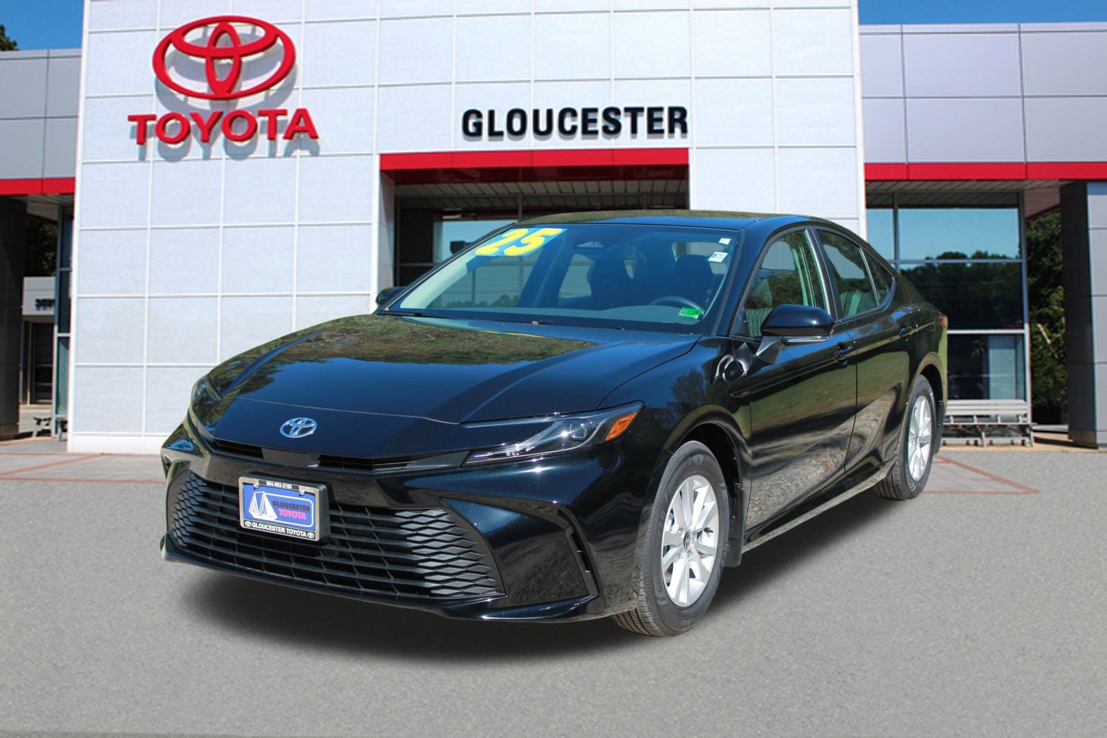 2025 Toyota Camry LE's photo