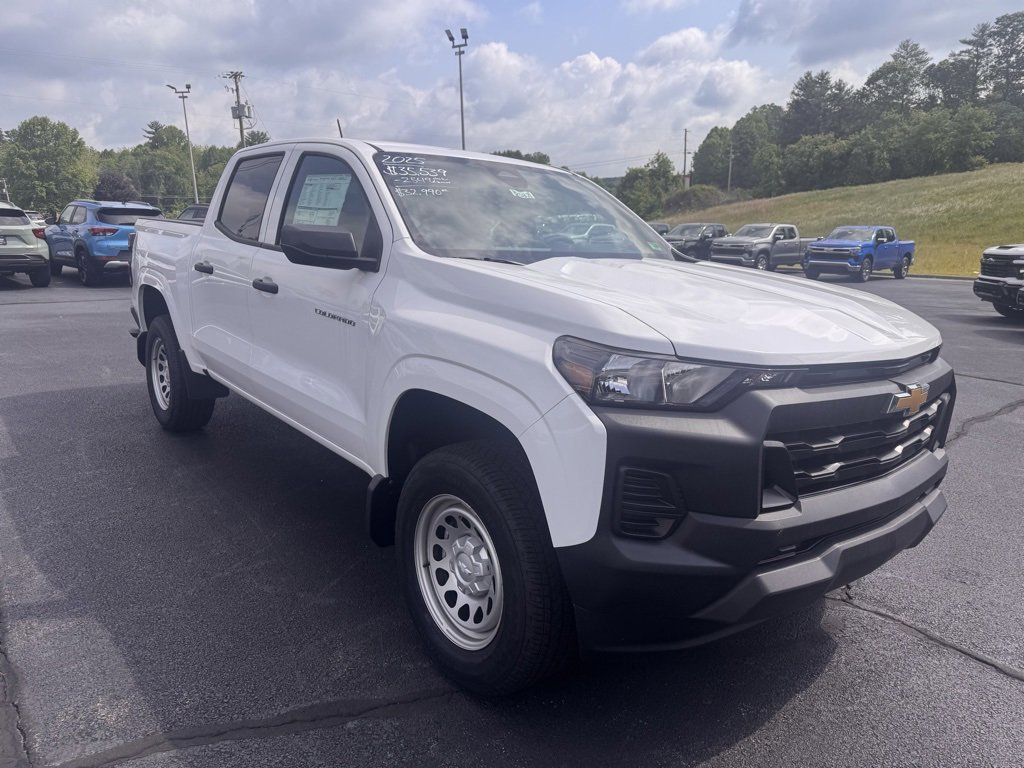 2025 Chevrolet Colorado LT photo 2