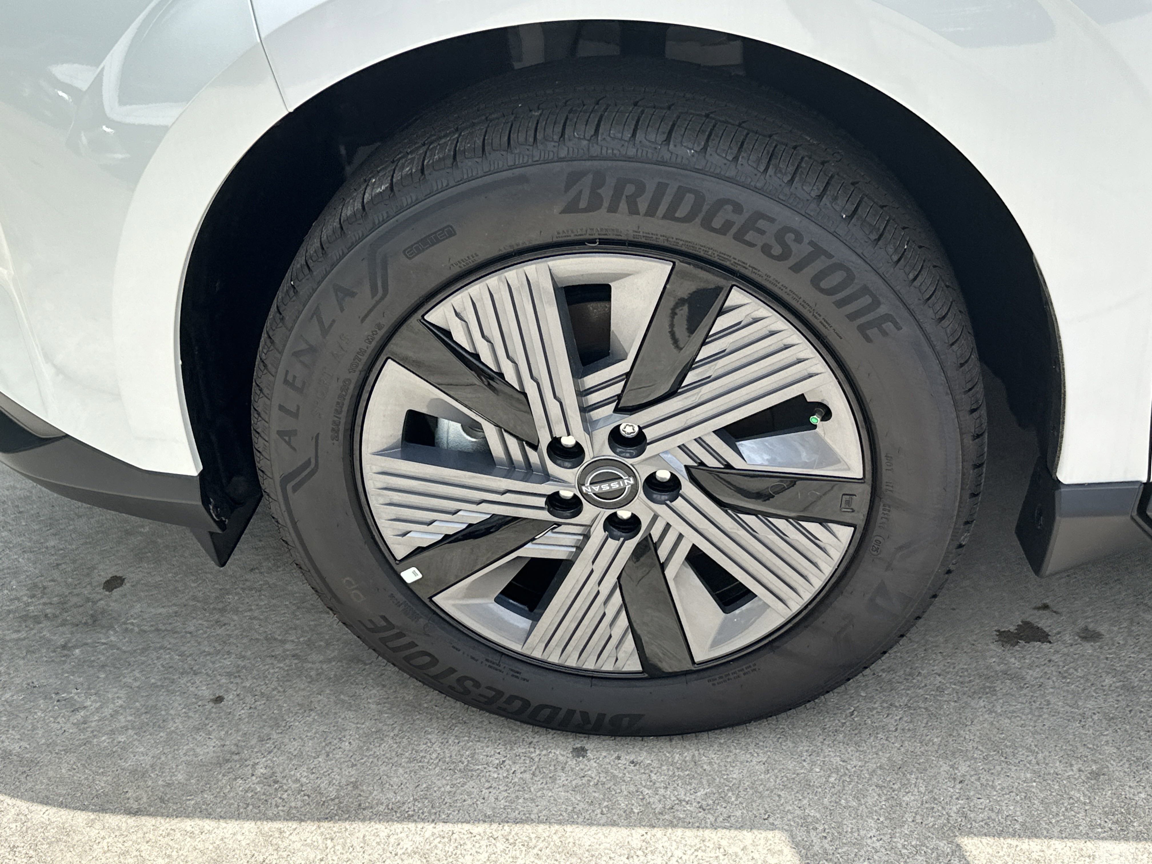 2025 Nissan Murano SL photo 10