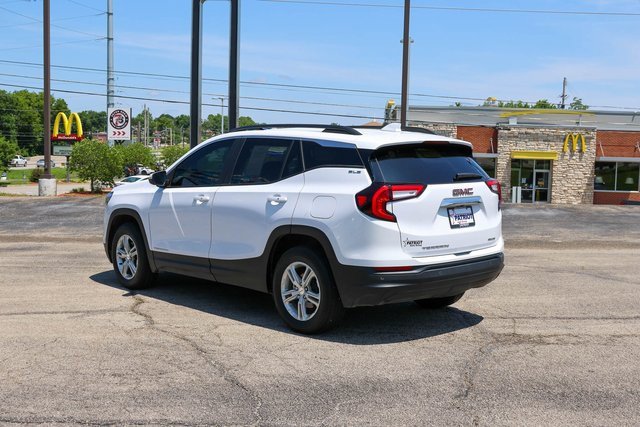 Used 2023 Summit White GMC SLE image 4