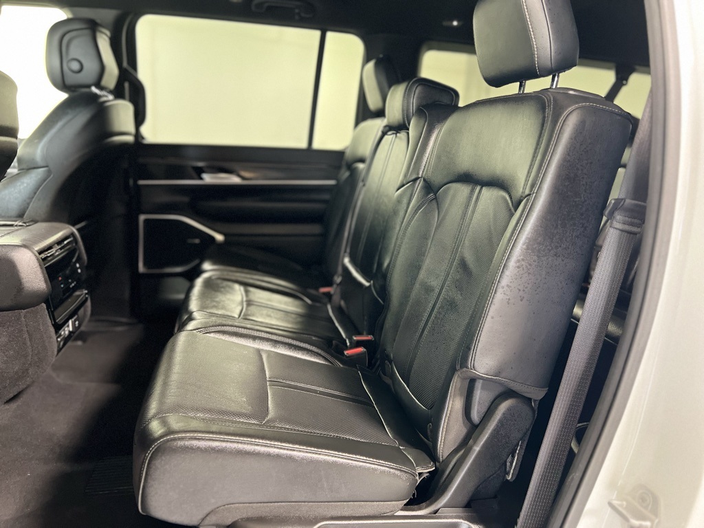 2023 Jeep Wagoneer L Series II photo 18
