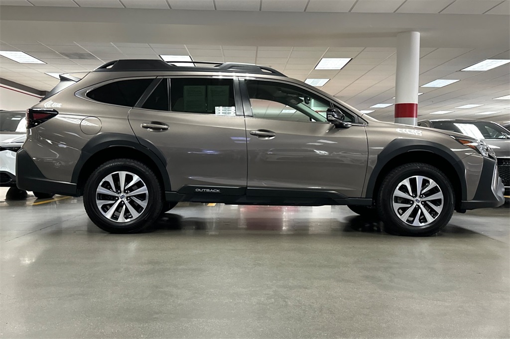 2023 Subaru Outback Premium photo 3