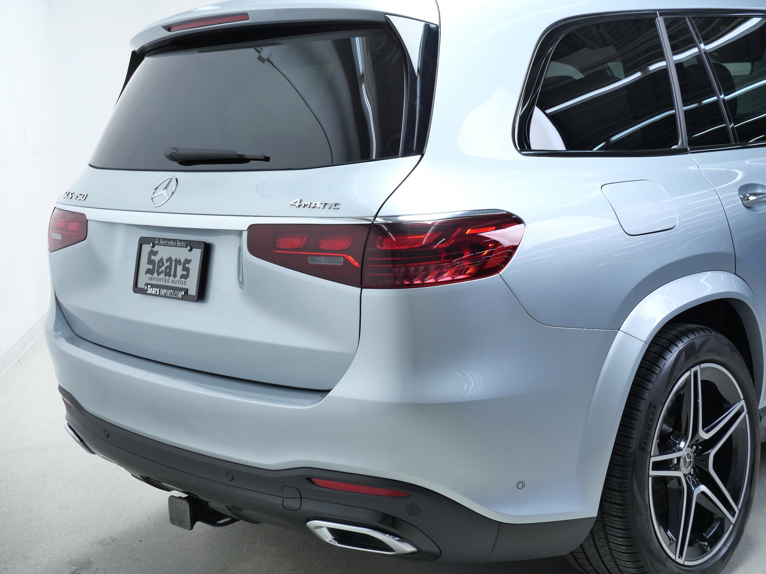 2025 Mercedes Benz GLS 450 4MATIC photo 4