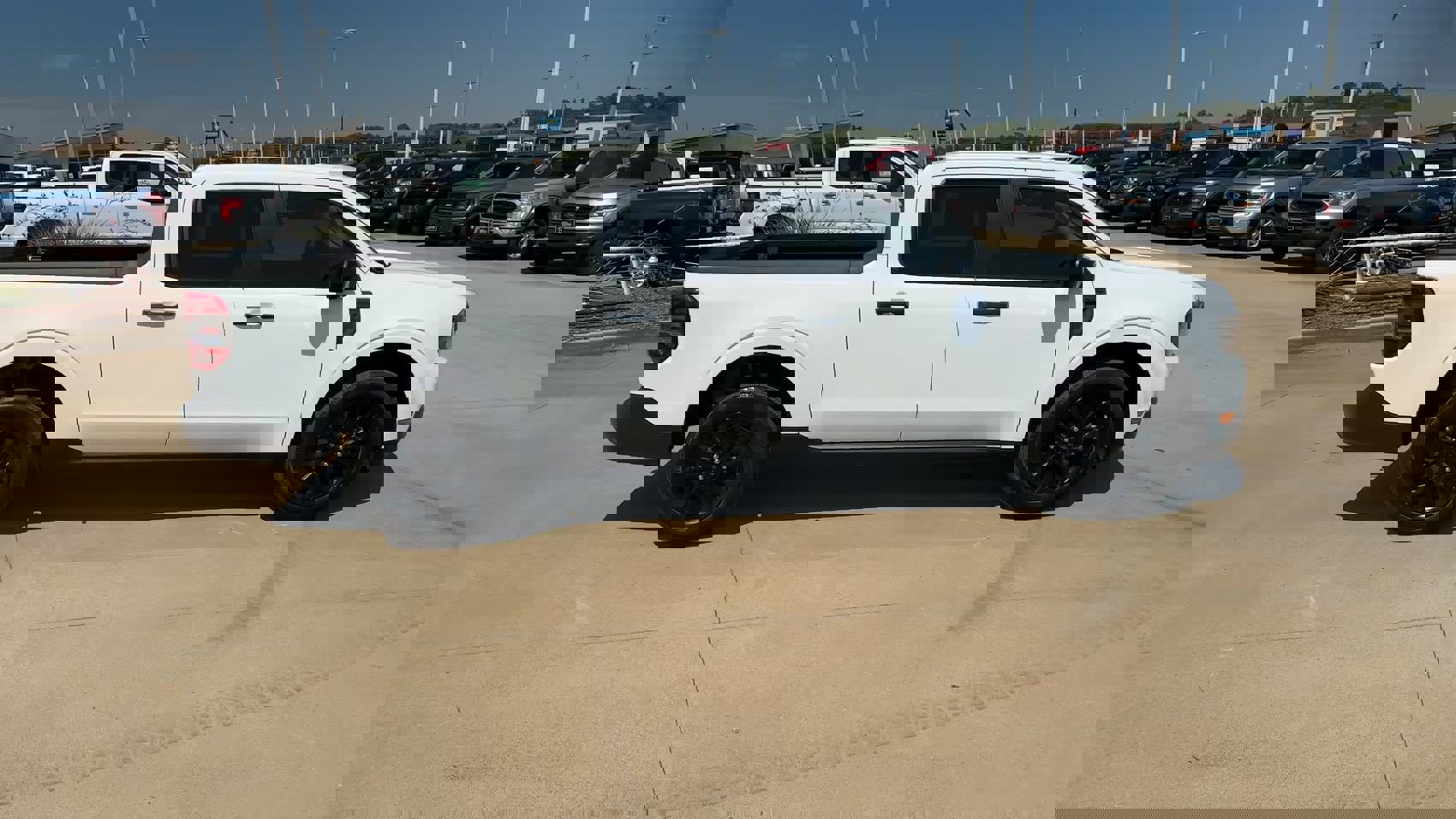2024 Ford Maverick XLT photo 2