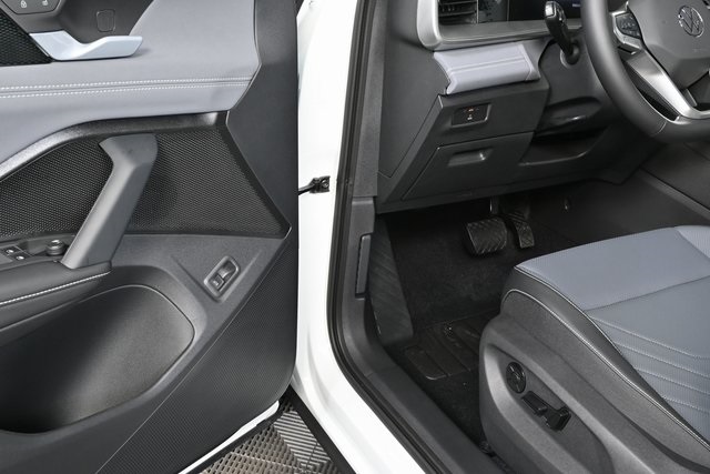 2025 Volkswagen Tiguan SE photo 3
