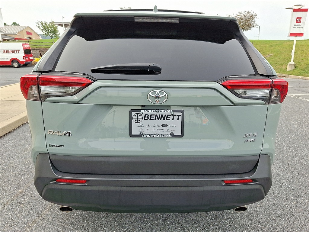 2019 Toyota RAV4 XLE Premium photo 4