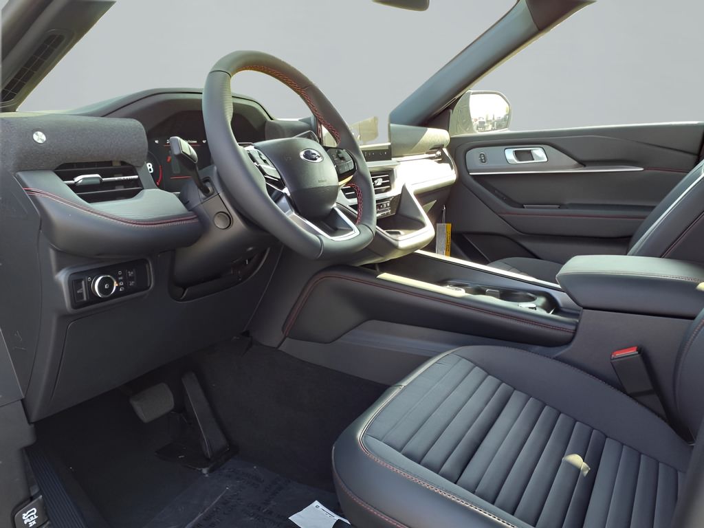 2025 Ford Explorer ST-Line photo 18