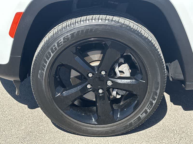 2023 Jeep Grand Cherokee Altitude photo 12