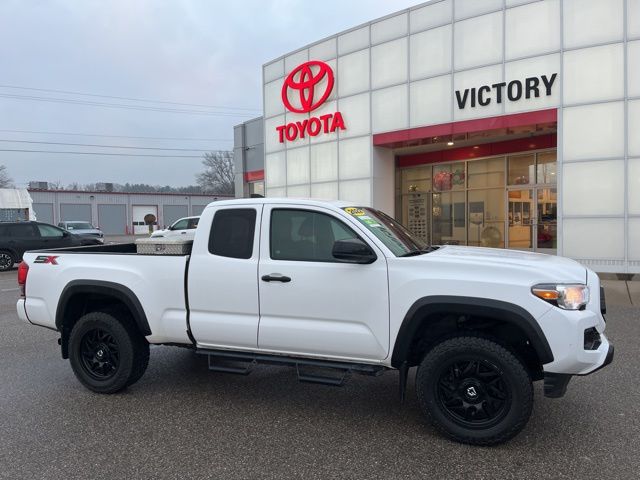 2022 Toyota Tacoma SR's photo