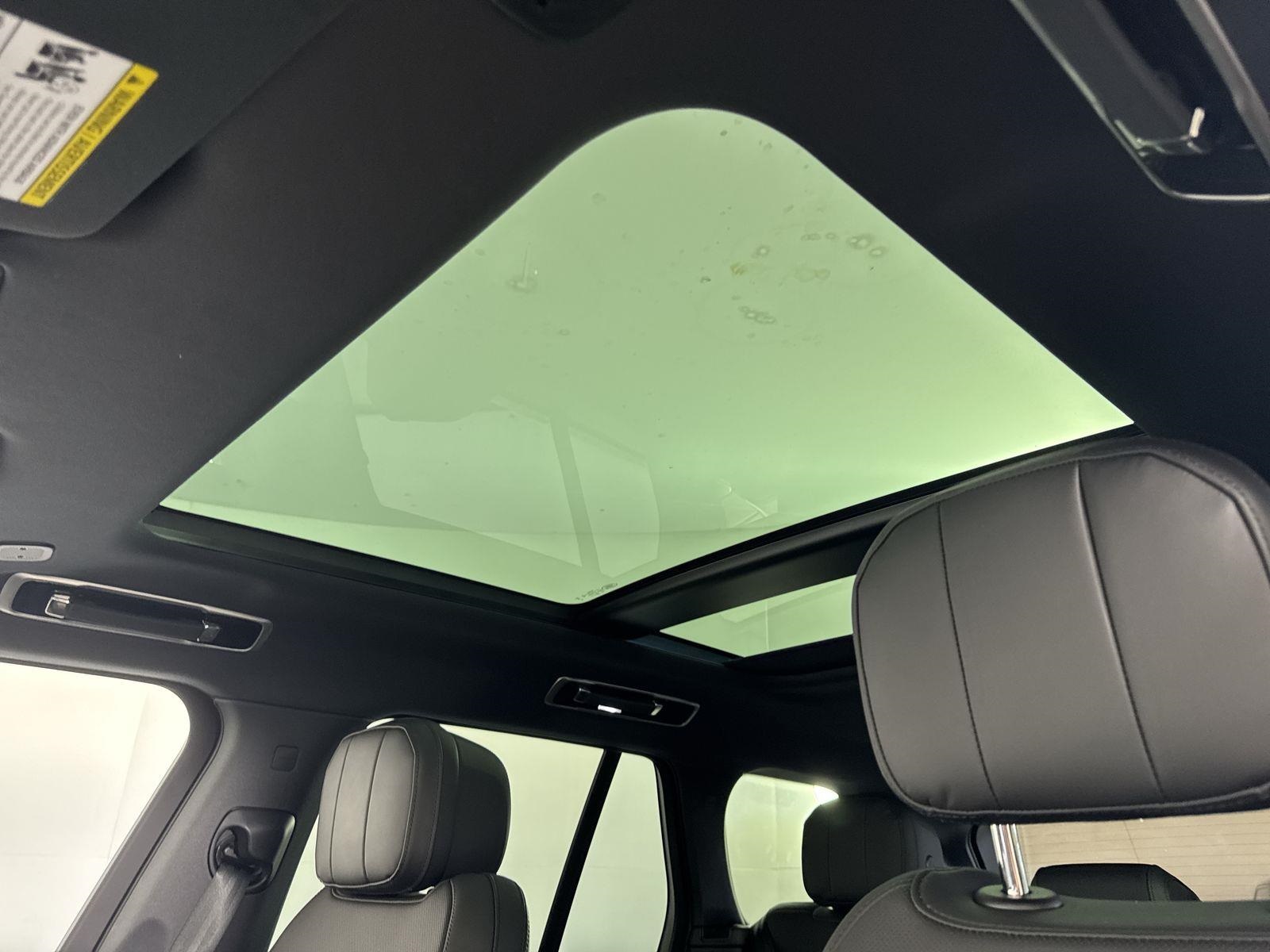 2025 Land Rover Range Rover SE photo 10