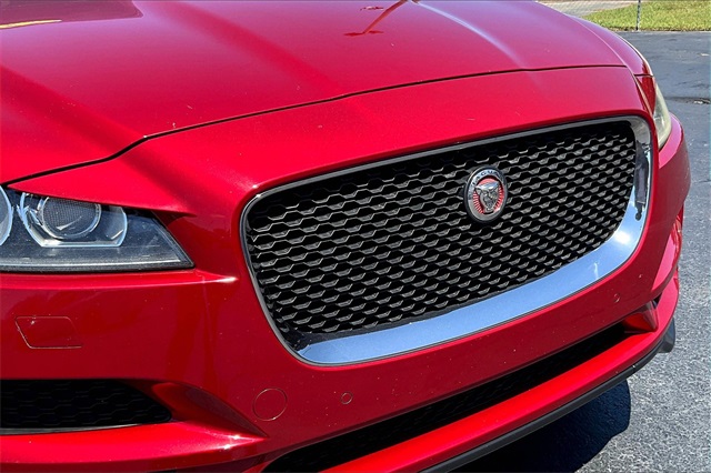 2017 Jaguar F-PACE Prestige photo 27