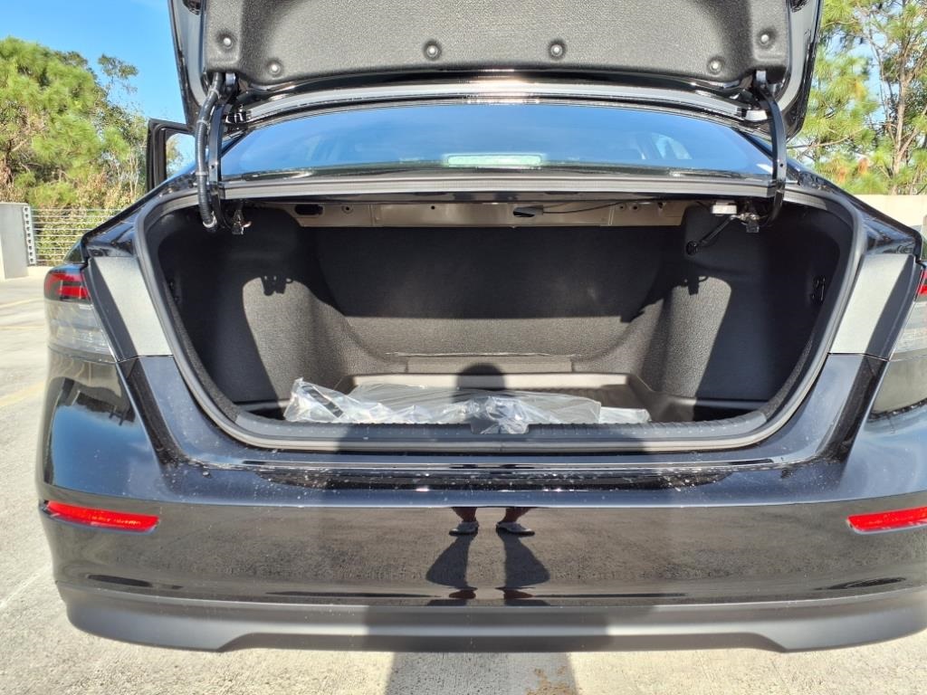 2025 Honda Accord LX photo 26