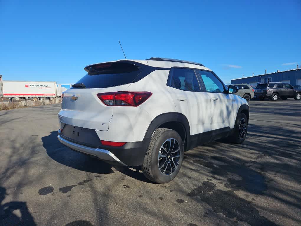 2025 Chevrolet Trailblazer LT photo 3