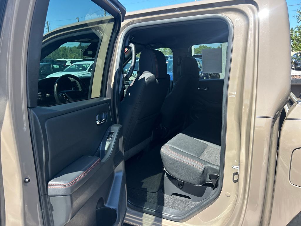 2022 Nissan Frontier PRO-X photo 16