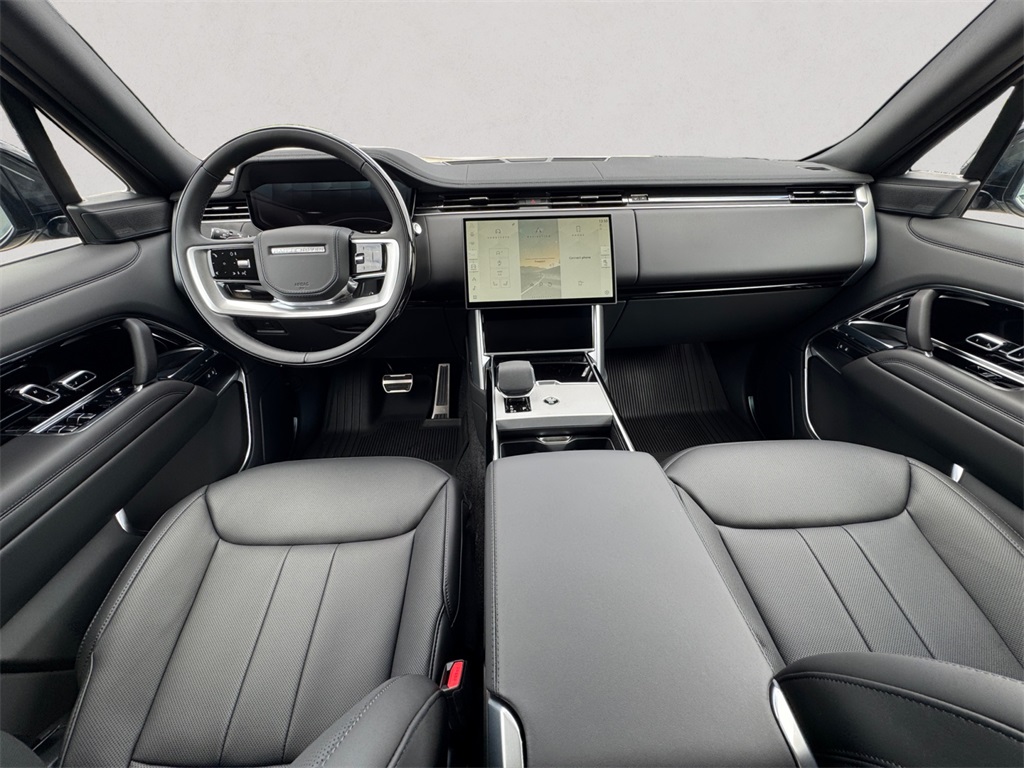 2025 Land Rover Range Rover SE photo 9