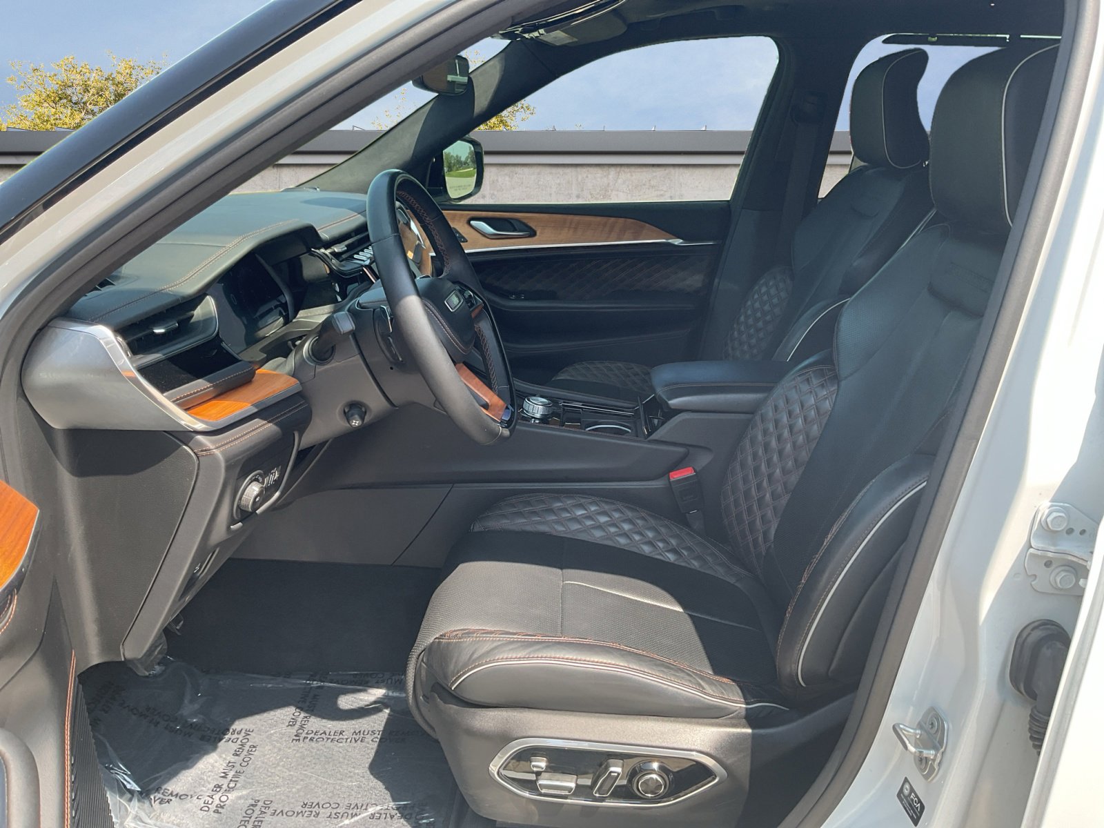 2022 Jeep Grand Cherokee Summit photo 2