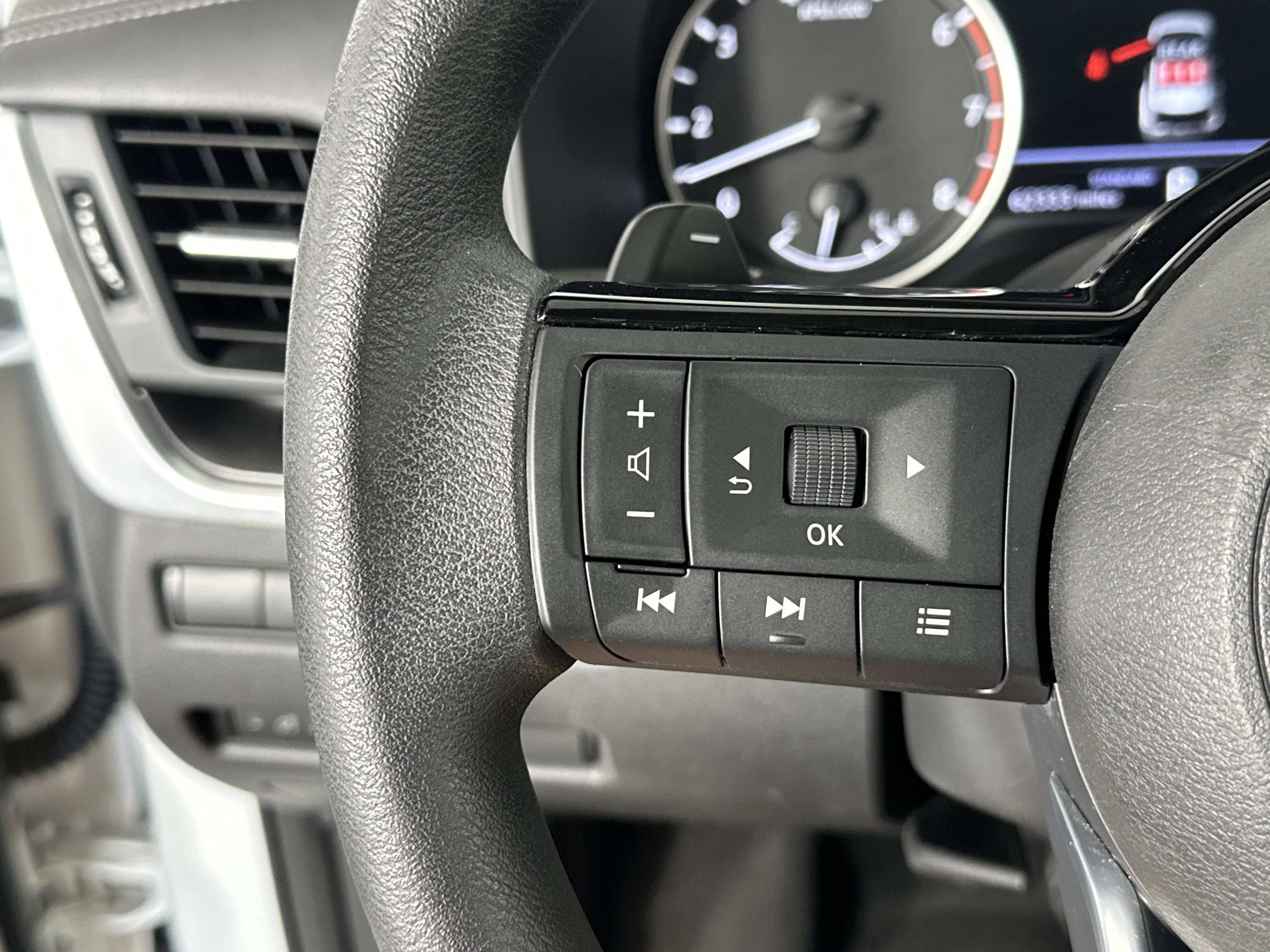2023 Nissan Rogue SV photo 11