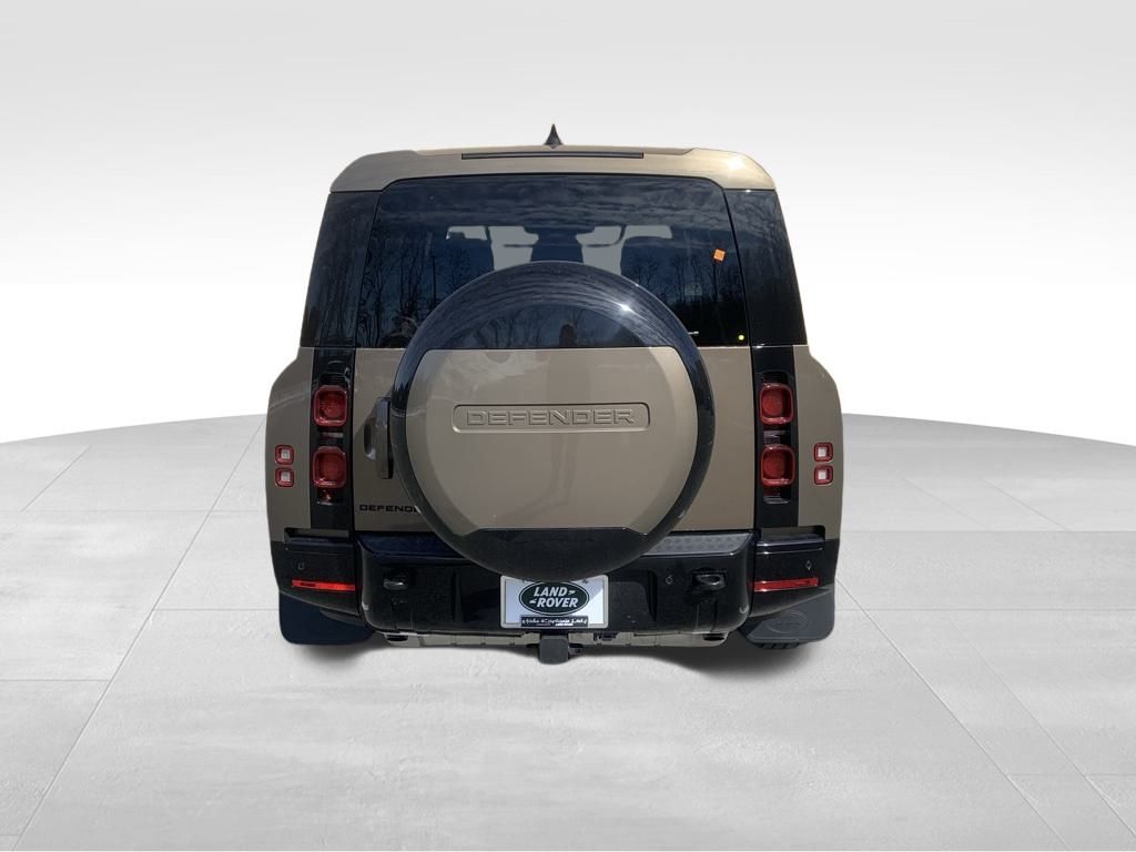 2025 Land Rover Defender 130 X-Dynamic SE photo 4
