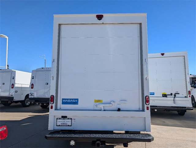 2024 Chevrolet Express Cutaway 3500 photo 3