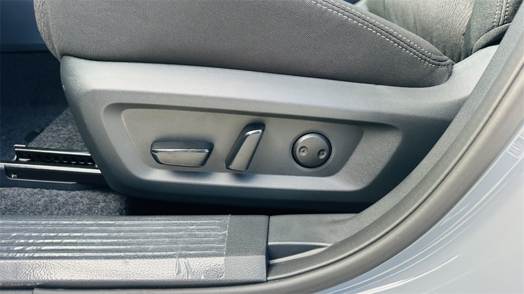 2026 Nissan Rogue SV photo 11