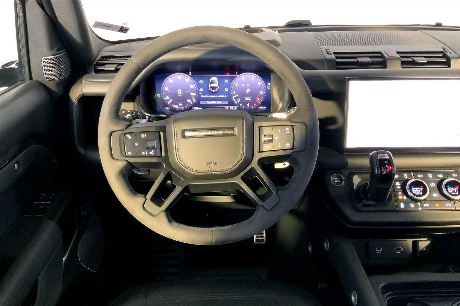 2023 Land Rover Defender V8 photo 13