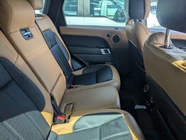 2018 Land Rover Range Rover Sport HSE Dynamic photo 2