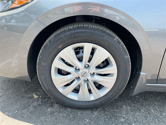 2025 Nissan Sentra S photo 17
