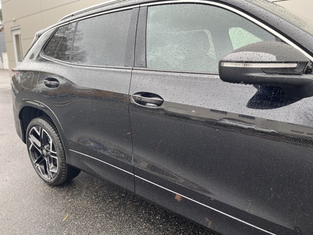 2026 Volkswagen Tiguan SEL R-Line photo 4