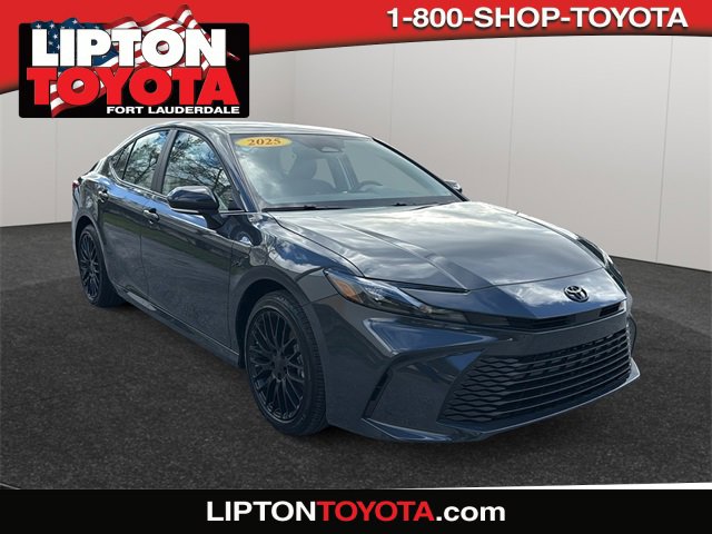 2025 Toyota Camry LE's photo