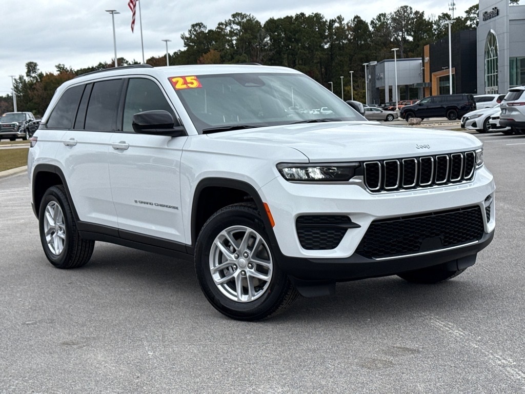 2025 Jeep Grand Cherokee Laredo's photo