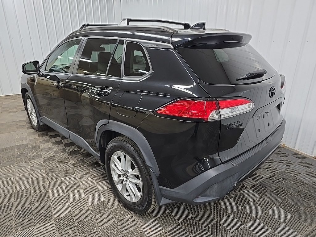 2022 Toyota Corolla Cross LE photo 9