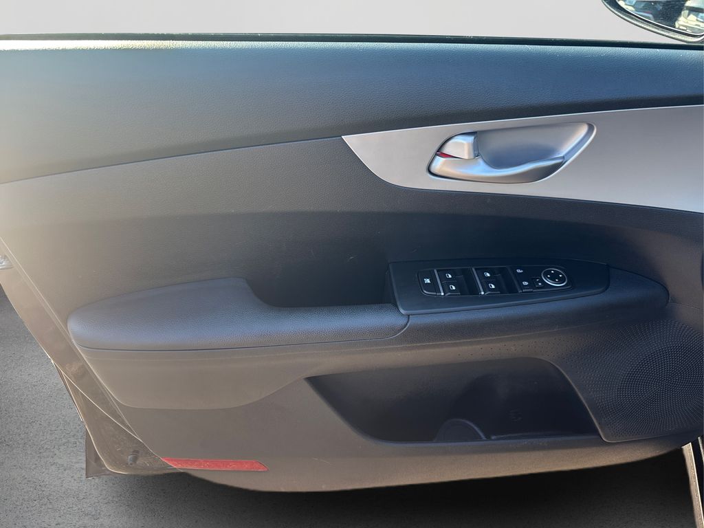2023 Kia Forte LXS photo 18
