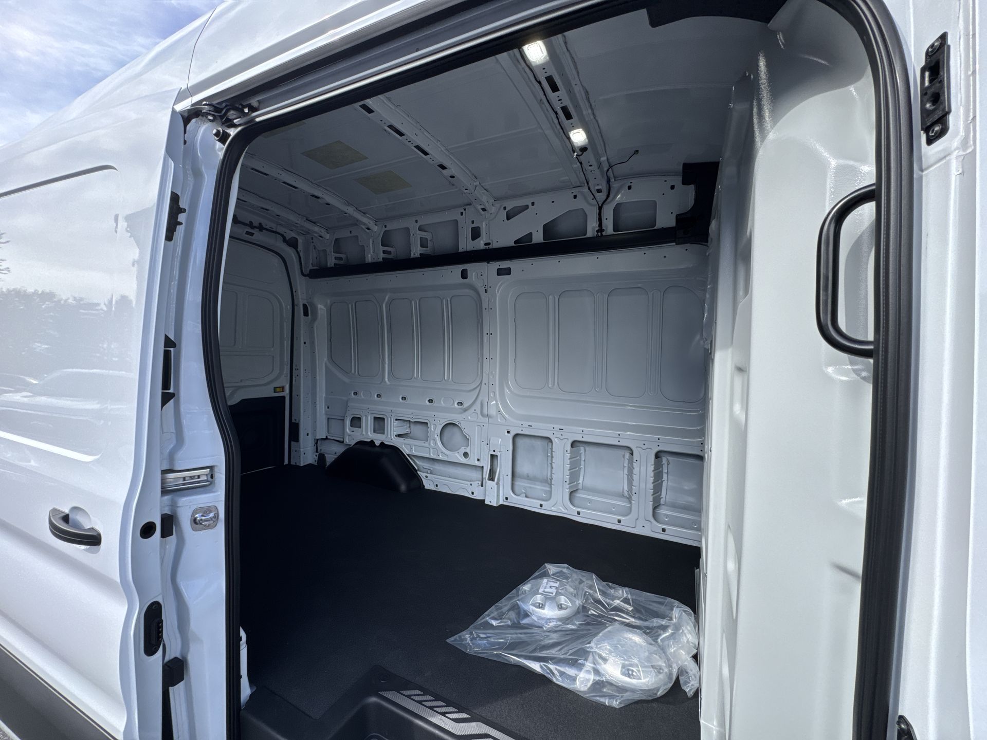 2025 Ford Transit Cargo Van photo 4