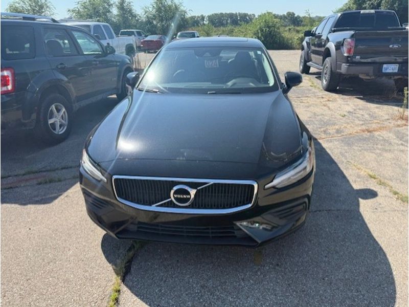 2020 Volvo S60 T5 Momentum photo 2