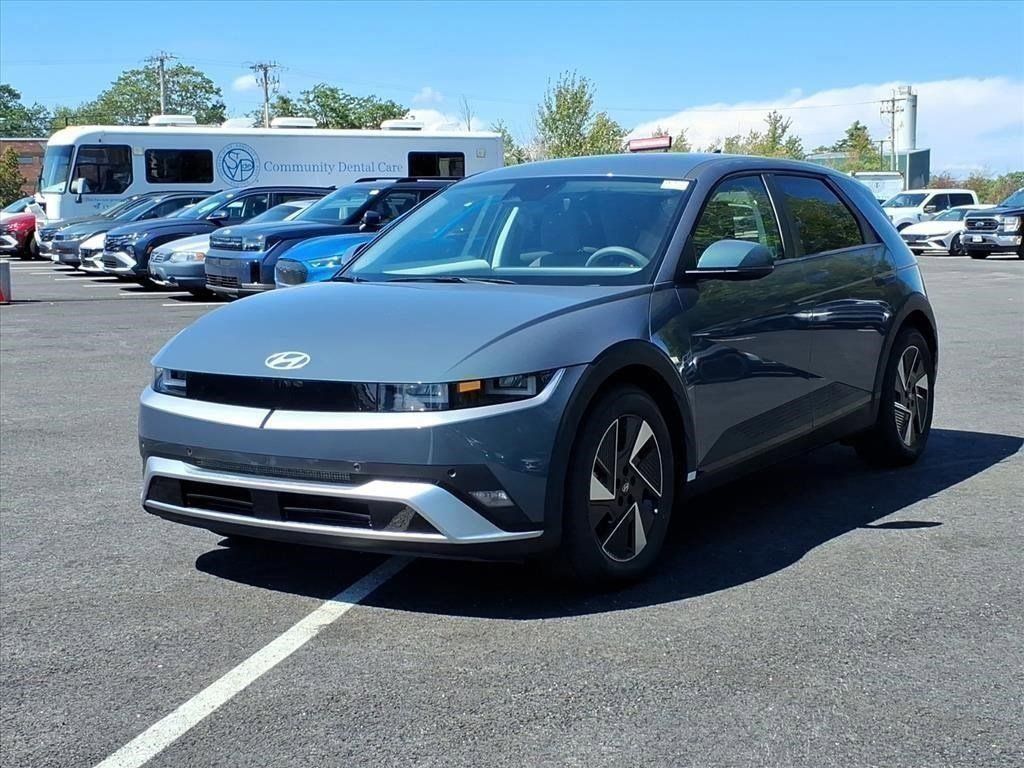 2025 Hyundai IONIQ 5 SE's photo