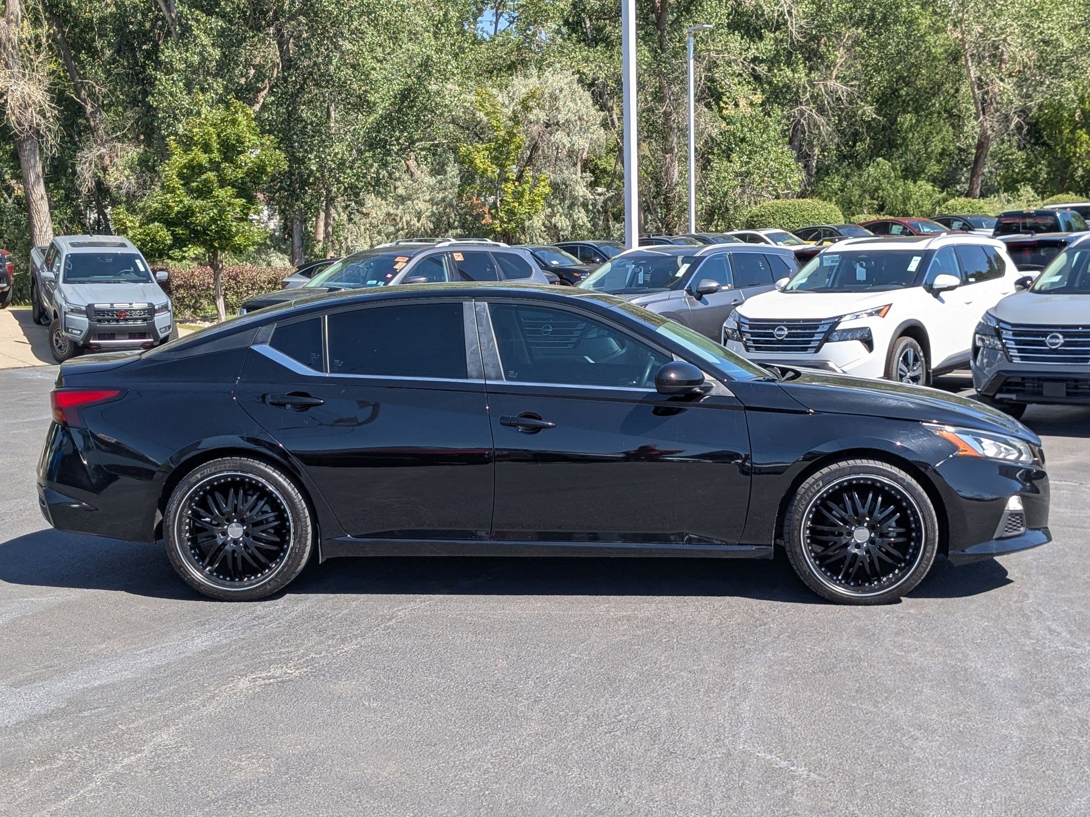 Used 2022 Nissan Altima SR with VIN 1N4BL4CV9NN384892 for sale in Riverdale, UT