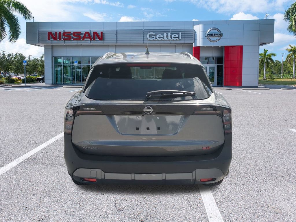2025 Nissan Kicks SR photo 4