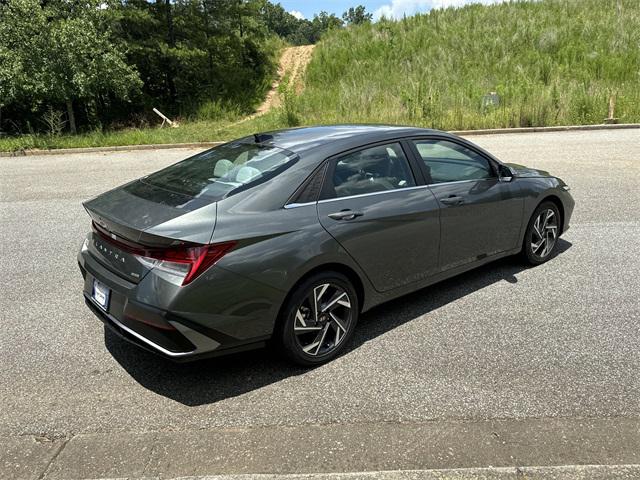 2025 Hyundai Elantra Hybrid Limited photo 5