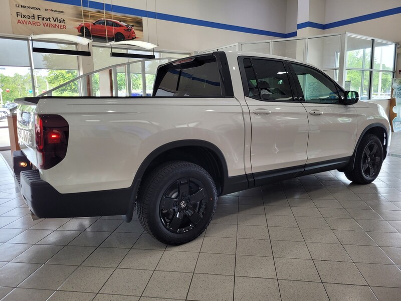 2025 Honda Ridgeline Black Edition photo 4