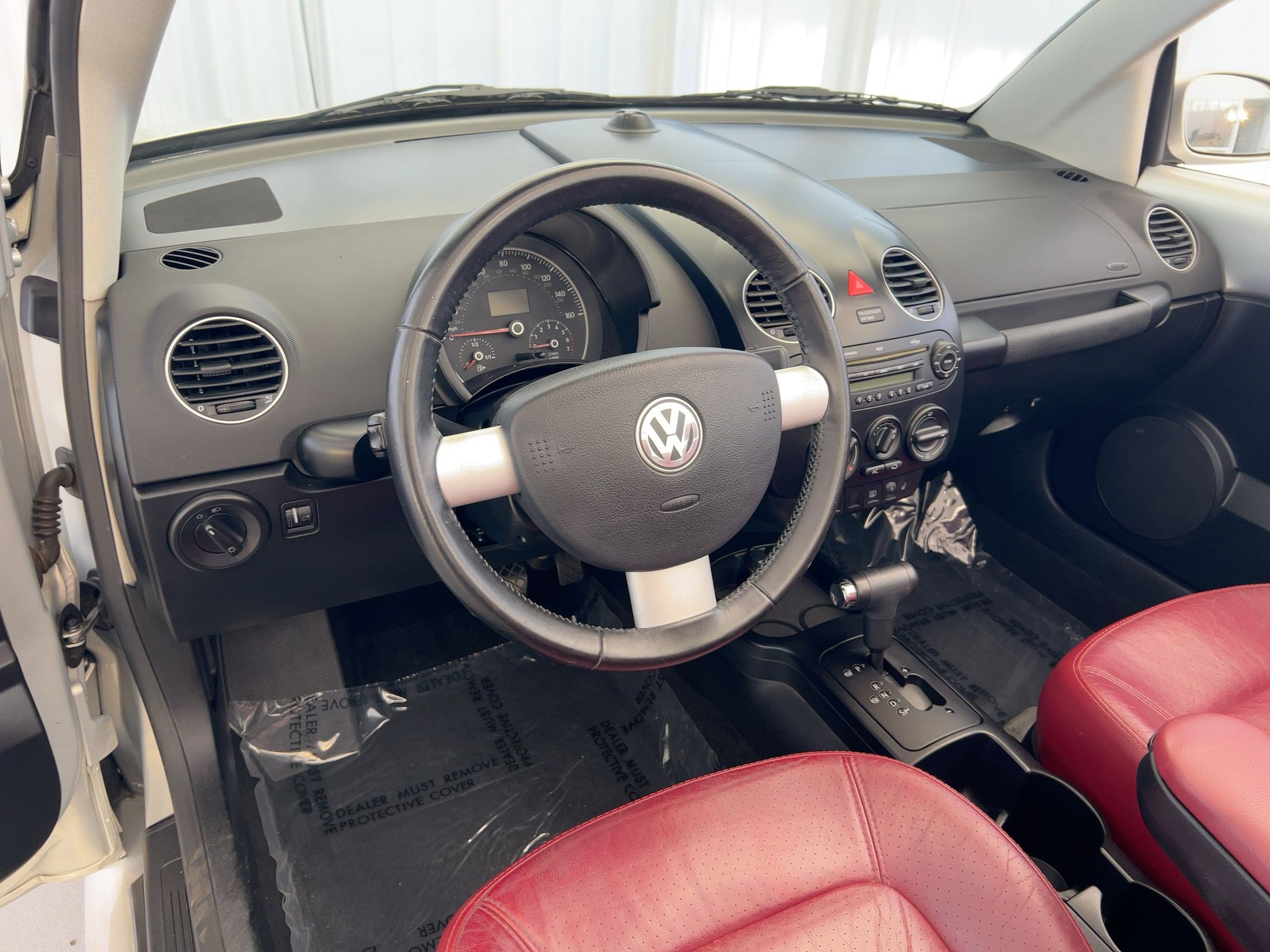 2009 Volkswagen Beetle Convertible photo 4