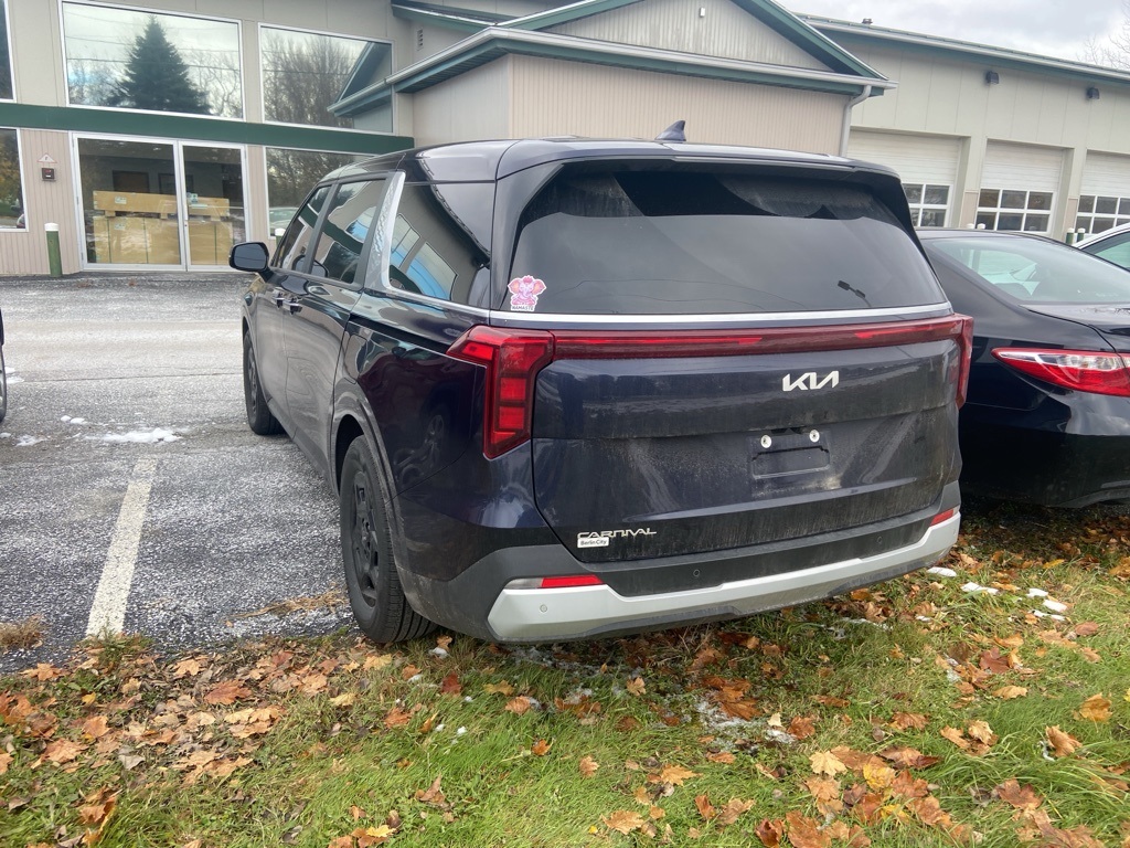 2025 Kia Carnival LXS photo 4