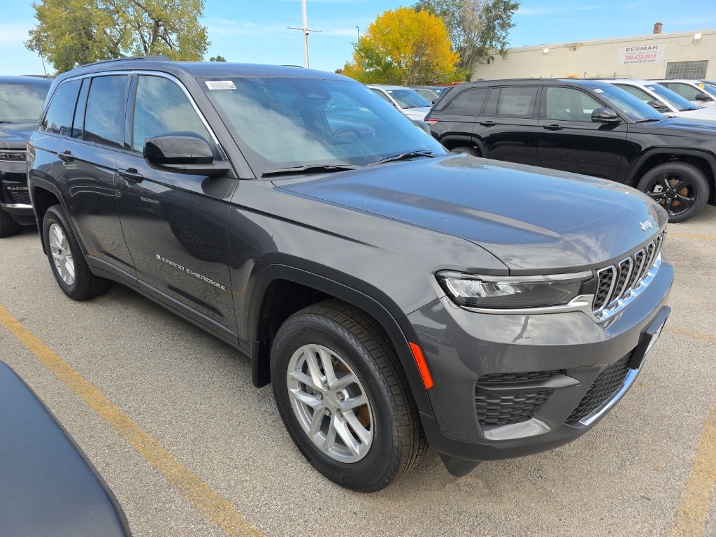 2025 Jeep Grand Cherokee Laredo's photo
