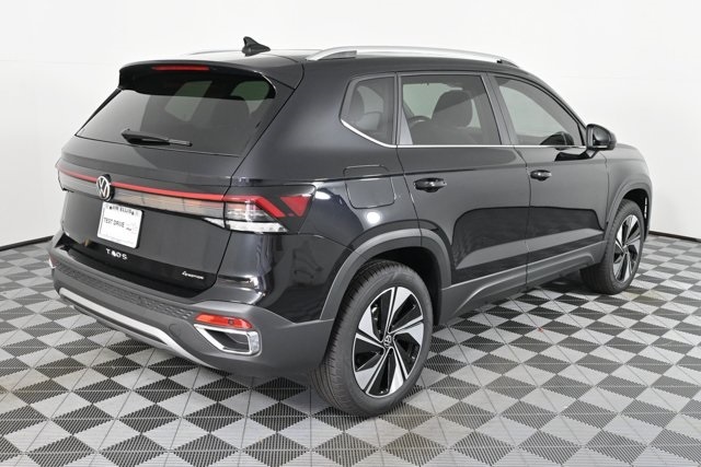 2025 Volkswagen Taos SE photo 4