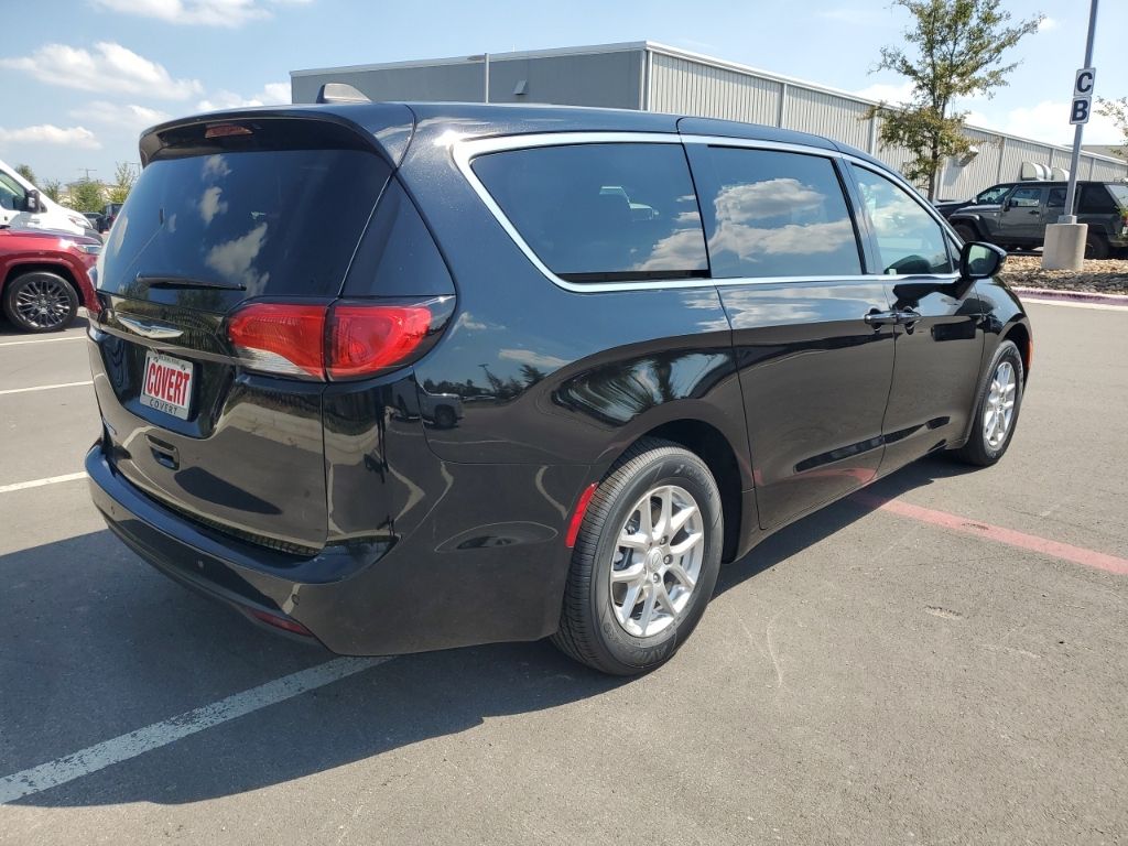 2026 Chrysler Voyager LX photo 9