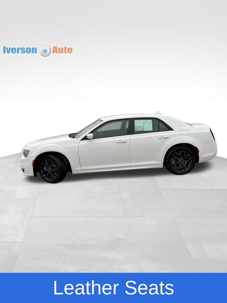 2023 Chrysler 300 Touring L photo 2