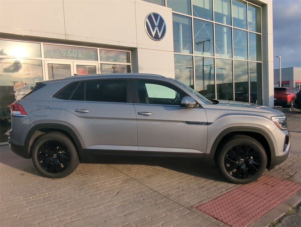2025 Volkswagen Atlas Cross Sport SE Technology photo 5