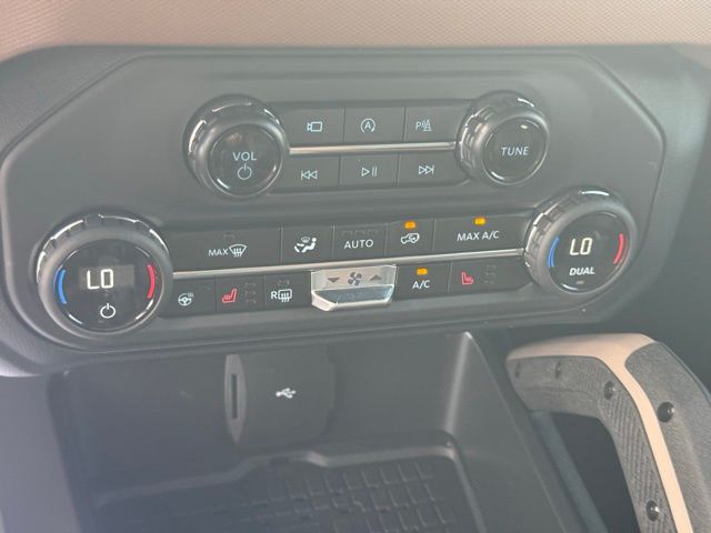2024 Ford Bronco Outer Banks photo 29