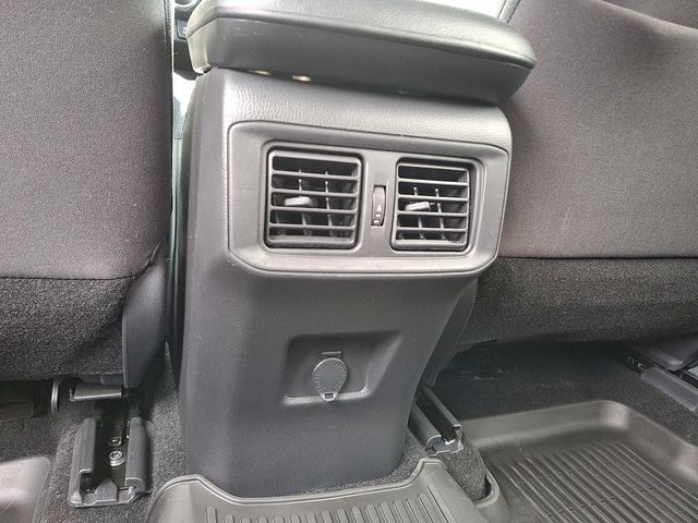 2022 Toyota RAV4 LE photo 11
